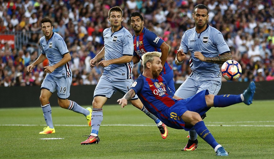 FC Barcelona&#039;s Lionel Messi, second right, duels for the ball against Sampdoria&#039;s Leandro Castan, right, during the Joan Gamper trophy friendly soccer match between FC Barcelona and Sampdori ...