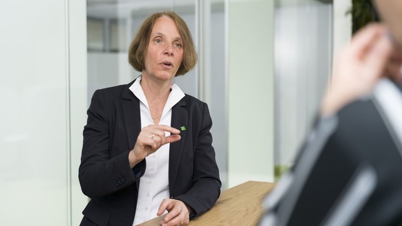 Martine Ruggli-Ducrot, Praesidentin Schweizerischer Apothekerverband pharmaSuisse, fotografiert waehrend eines Gespraechs am Montag, 27. Maerz 2023, am pharmaSuisse Hauptsitz in Bern. (KEYSTONE/Christ ...