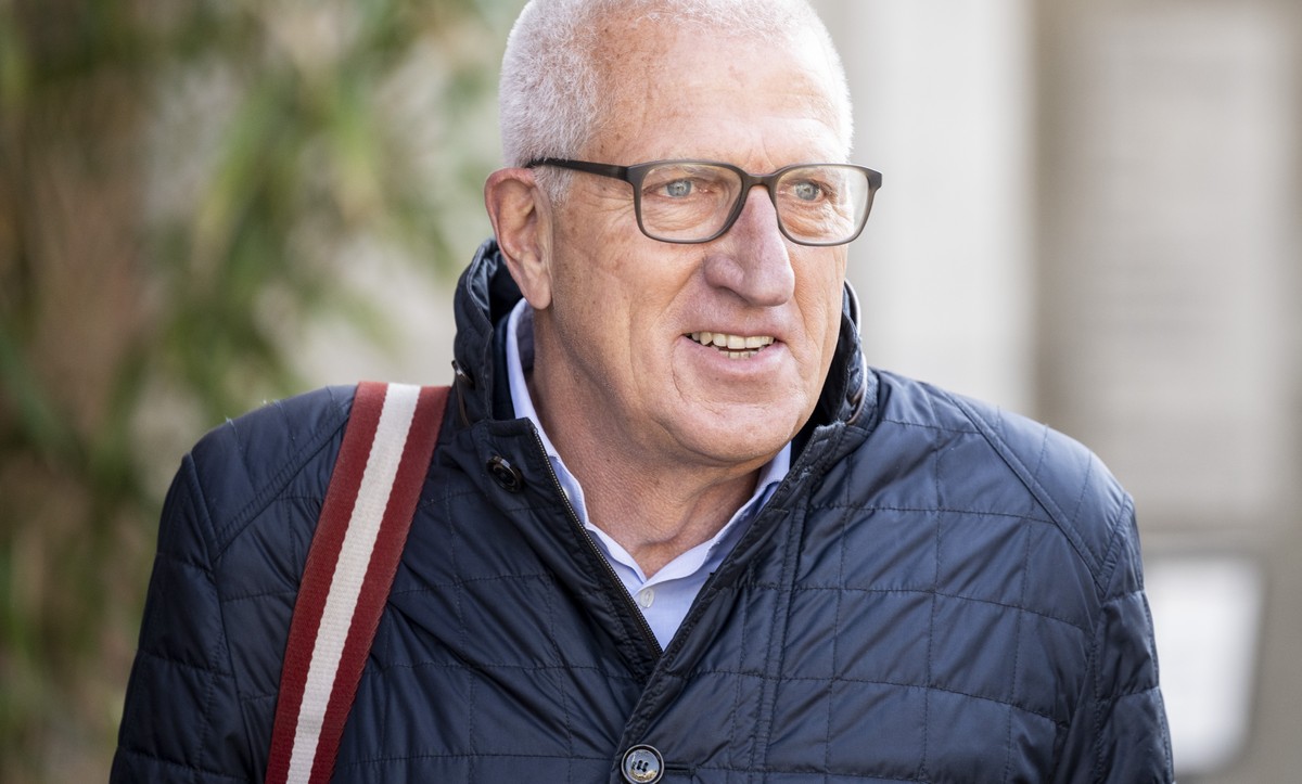 Der ehemalige Raiffeisenchef Pierin Vincenz erscheint mit Anwalt Lorenz Erni zum Raiffeisen-Prozess des Zuercher Bezirksgerichts vor dem Volkshaus, am Dienstag, 22. Maerz 2022, in Zuerich. Die Staatsa ...