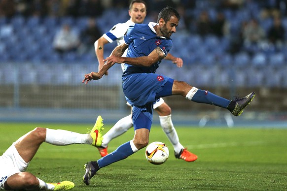 epa05043222 BelenensesÅ½s Tiago Caeiro (C) misses a goal against KKS Lech Poznan during the UEFA Europa League Group I match at Restelo Stadium in Lisbon, Portugal, 26th November 2015. EPA/JOSE SENA G ...