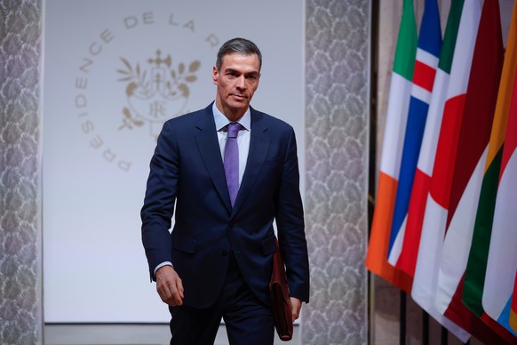 Spanish Prime Minister Pedro Sanchez arrives for a meeting of the Coalition of the Willing at the Elysee Palace in Paris, France, Tuesday, Jan.6, 2026. (Yoan Valat, Pool photo via AP)
France Russia Uk ...