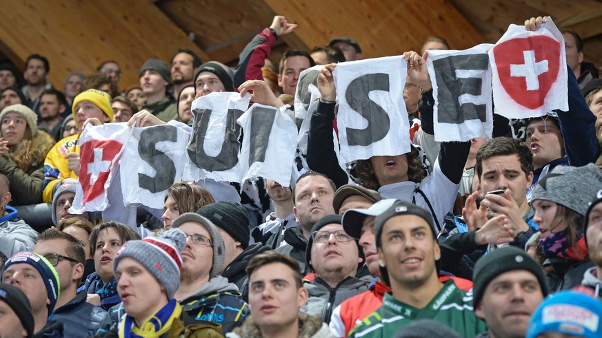 Suisse fans during the game between Team Suisse and Haemeenlinna PK at the 91th Spengler Cup ice hockey tournament in Davos, Switzerland, Thursday, December 28, 2017. (KEYSTONE/Melanie Duchene)