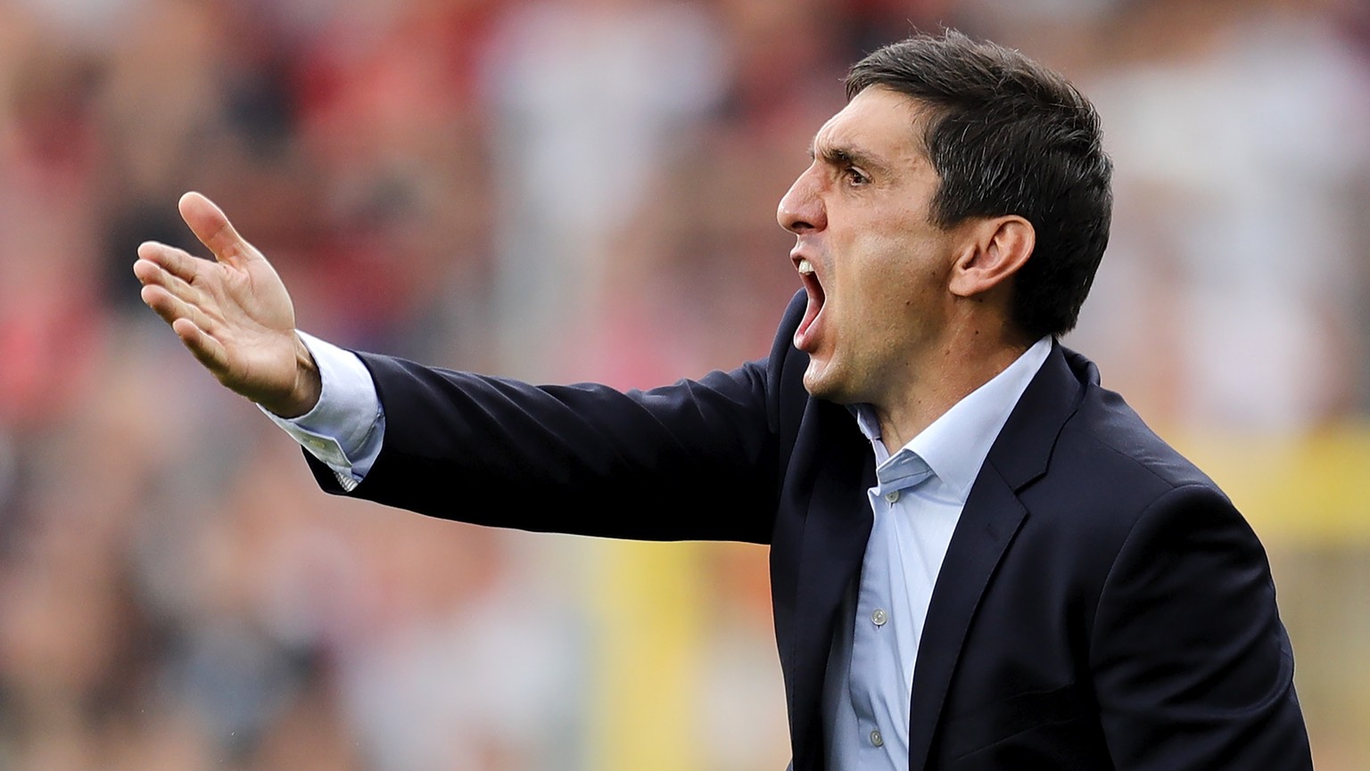 epa07025601 Stuttgart head coach Tayfun Korkut reacts during the German Bundesliga soccer match between SC Freiburg and VfB Stuttgart in Freiburg, Germany, 16 September 2018. EPA/RONALD WITTEK CONDITI ...