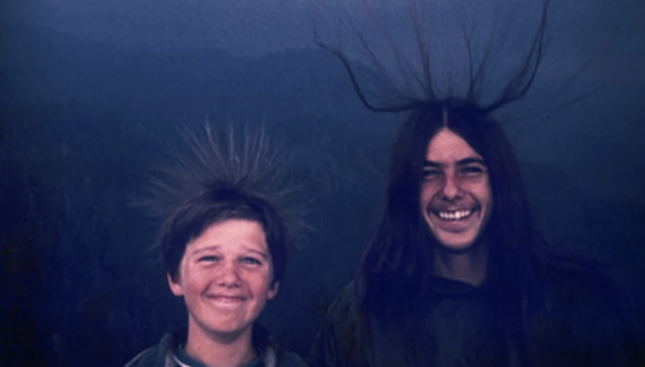 Michael McQuilken, rechts, war 18 Jahre alt, als er und sein Bruder Sean (12), 1975 den Moro Rock in Kalifornien bestiegen. Das Foto wurde jahrelang verwendet, um vor den Gefahren eines drohenden Blit ...