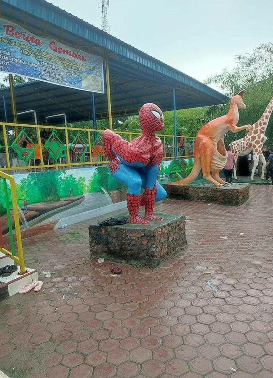 Lustige fails: Spider-Man in lustiger Pose