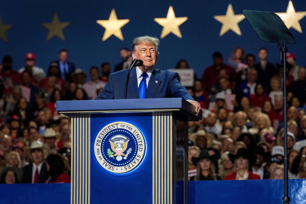epa13227503 US President Donald Trump speaks on the first day of the Midterm Republican National Convention at the American Airlines Center in Dallas, Texas, USA, 09 September 2026. The two-day event, ...