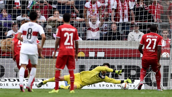 Anthony Modeste trifft für Köln vom Penaltypunkt.