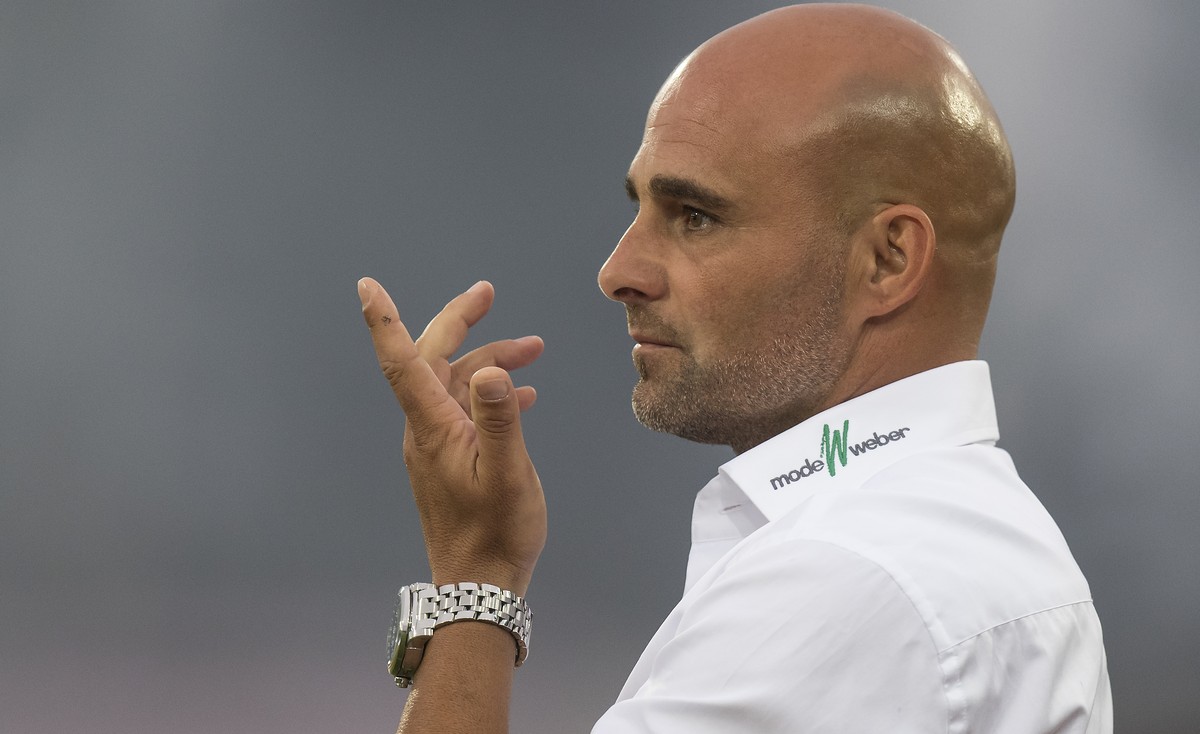 L'entraineur st-gallois Giorgio Contini, lors de la rencontre de football de Super League entre le FC Lausanne-Sport, LS, et le FC St. Gallen ce samedi 22 juillet 2017 au stade Olympique de la Po ...