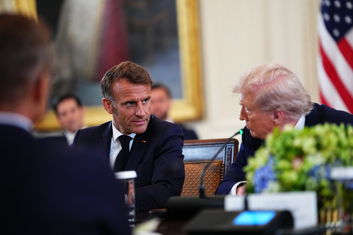 epa12308677 French President Emmanuel Macron (L) makes remarks as United States President Donald J Trump listens as they participate in a Multilateral Meeting with European Leaders in the East Room of ...