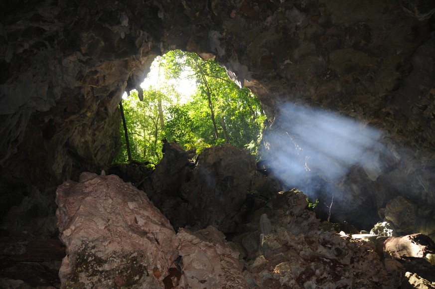 Eingang zur Home-Away-from-Home-Höhle in Jamaika