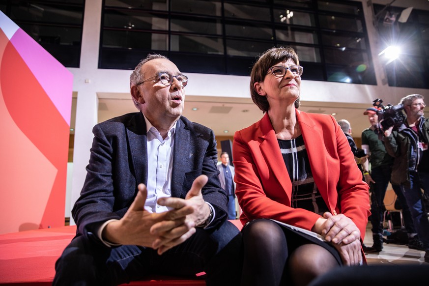 epa08035875 Newly elected co-leaders of the German Social Democratic Party (SPD), Norbert Walter-Borjans (L) and Saskia Esken (R) give short interviews to members of the media after after the announce ...