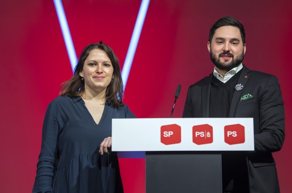 Les deux Co-presidents du PS Suisse, Mattea Meyer, gauche et Cedric Wermuth, droite, posent, lors de l&#039;assemblee du congres du Parti socialiste (PS) Suisse, ce samedi 5 fevrier 2022 a Palexpo Gen ...