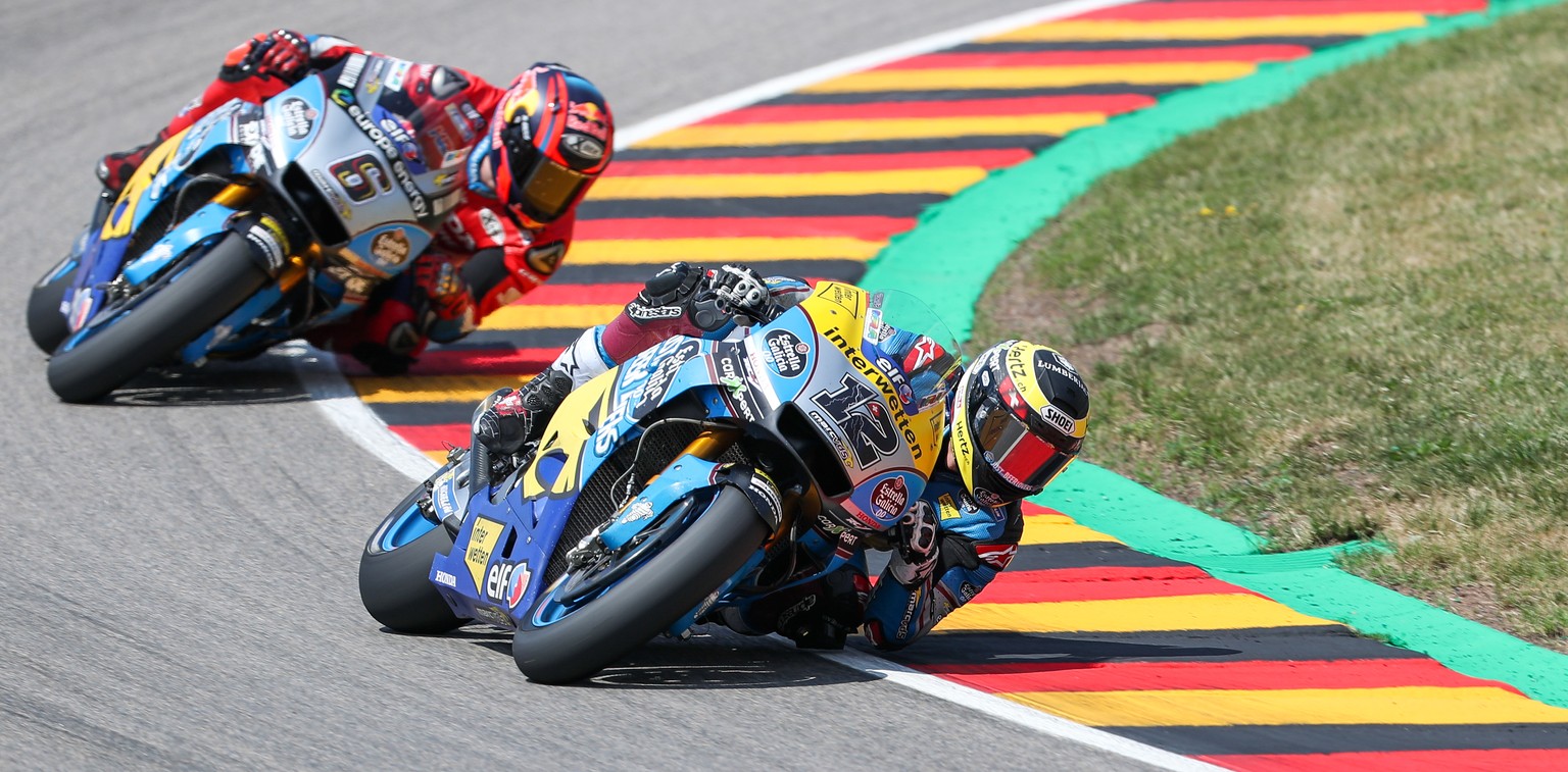 15.07.2018 Sachsen, Hohenstein-Ernstthal: Motorsport/Motorrad, Grand Prix von Deutschland, MotoGP auf dem Sachsenring: Thomas Luethi (Schweiz, EG 0,0 Marc VDS) führt vor Stefan Bradl (Deutschland, Tea ...