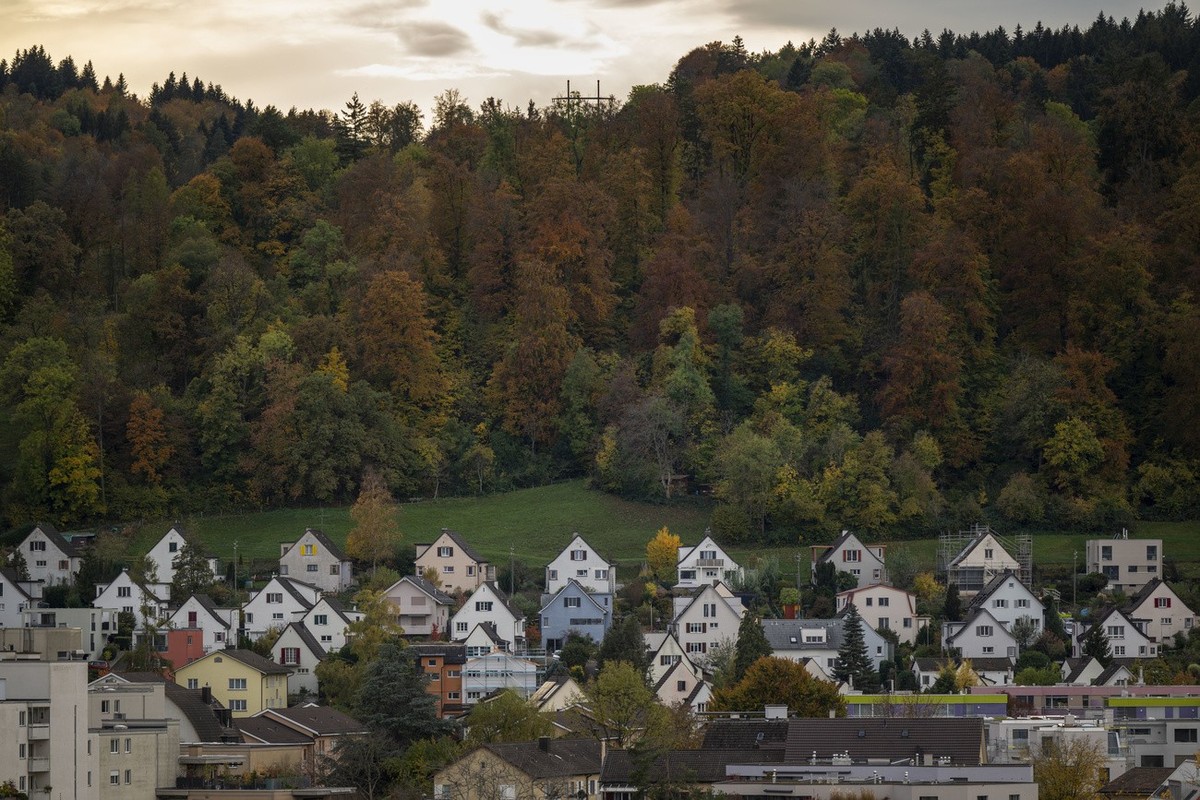 Wohnhaeuser, fotografiert am Dienstag, 7. November 2023 in Zuerich Altstetten. (KEYSTONE/Christian Beutler)