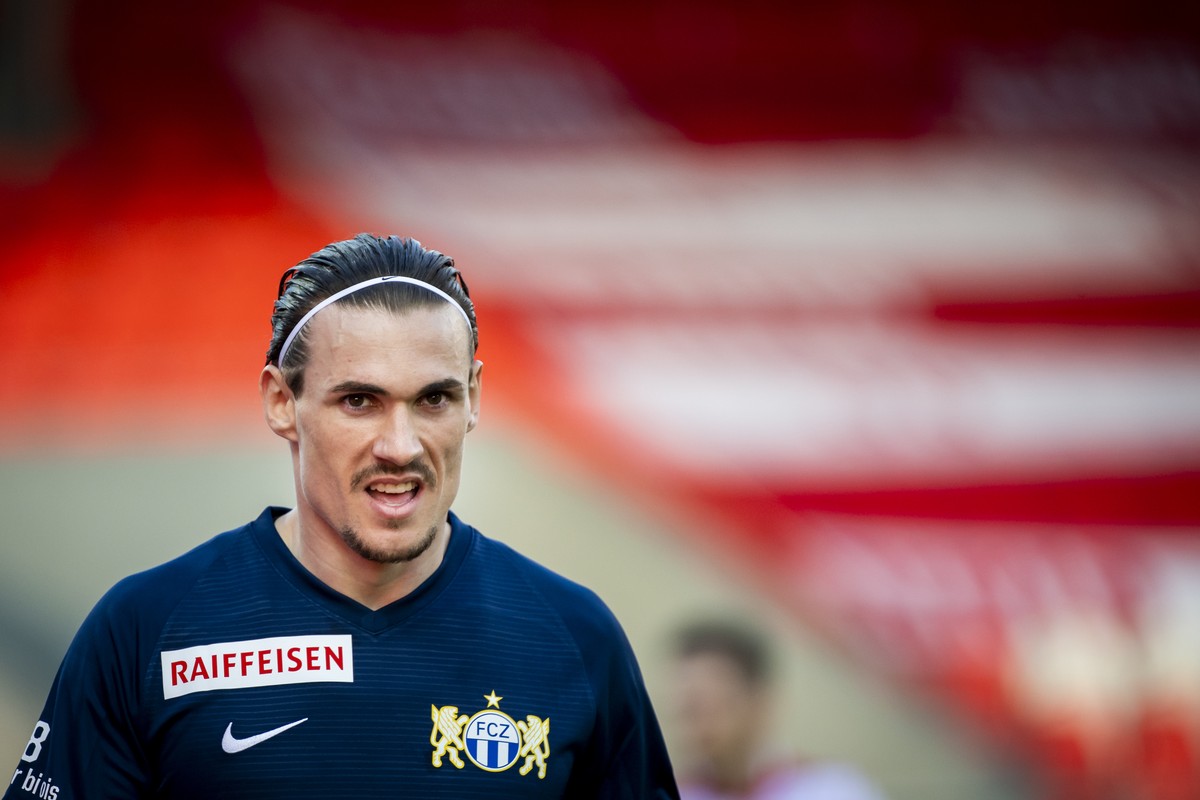 Le milieu zuerichois Benjamin Kololli, lors de la rencontre de football de Super League entre FC Sion et FC Zuerich le samedi 17 avril 2021 a Sion. (KEYSTONE/Jean-Christophe Bott)