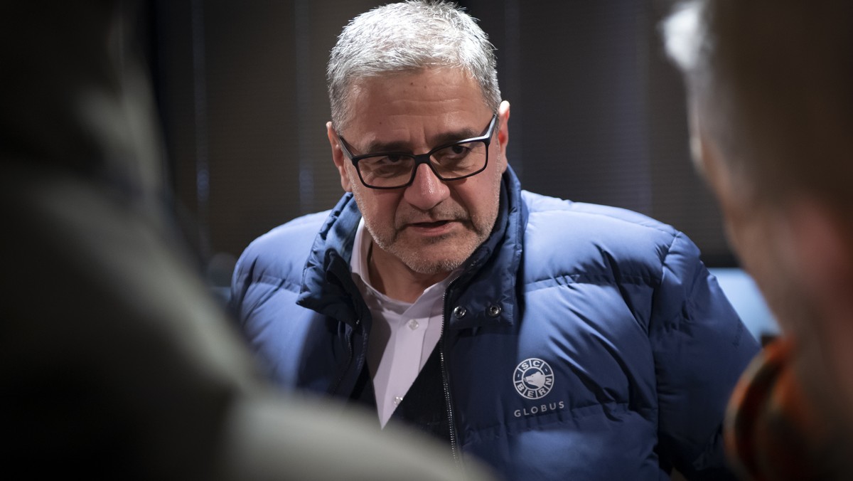 Marc Luethi, SCB CEO, spricht mit Journalisten beim Eishockey Meisterschaftsspiel der National League zwischen dem SC Bern und den HC Fribourg Gotteron, in der Postfinance Arena in Bern. Die fuer Frei ...