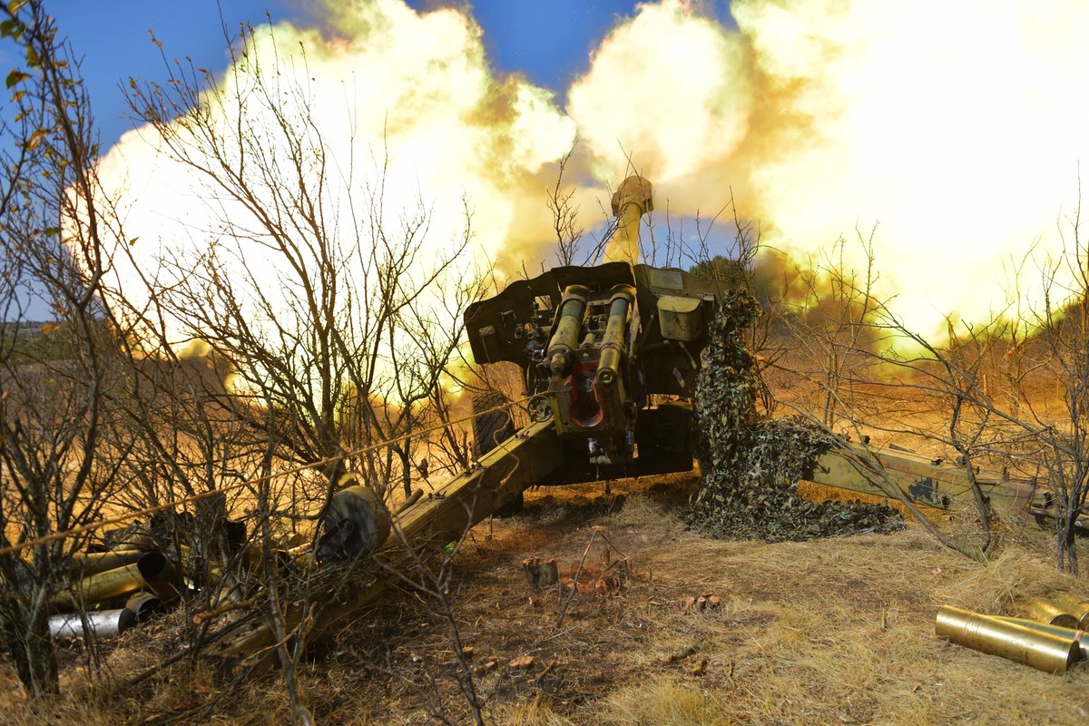 Artillerie russe en action dans la région de Zaporijia, dans le sud de l'Ukraine.