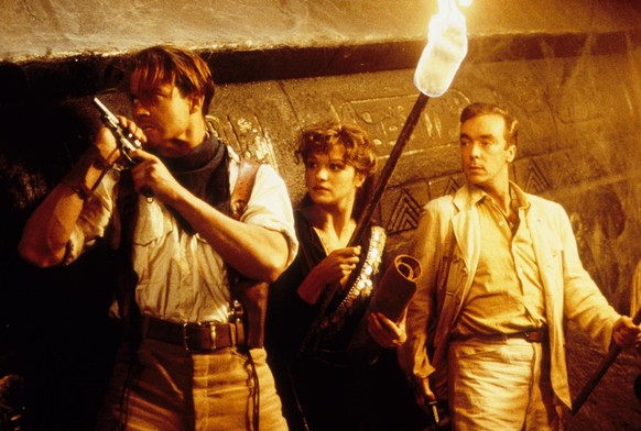Brendan Fraser, John Hannah, and Rachel Weisz in Die Mumie (1999)
