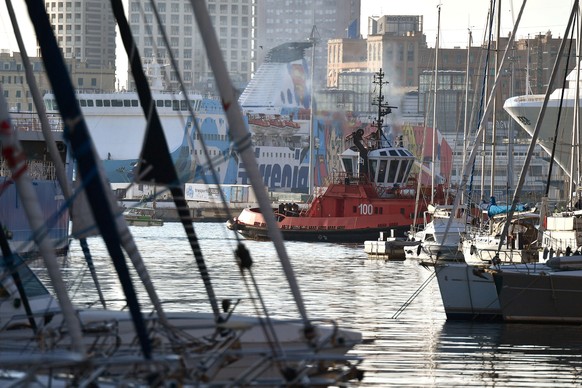 epa08946479 A a tugboat in the port of the city in Genoa, Italy 18 January 2021. EPA/LUCA ZENNARO