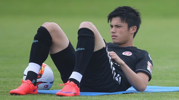 HAMBURG, GERMANY - JUNE 22: St. Pauli Football Club&#039;s new signing Ryo Miyaichi warms up during a training session on June 22, 2015 in Hamburg, Germany. (Photo by Joern Pollex/Bongarts/Getty Image ...