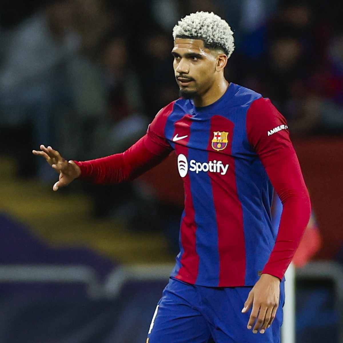 epa11283090 FC Barcelona's Ronald Araujo leaves the pitch after receiving a red card during the UEFA Champions League quarter finals second leg soccer match between FC Barcelona and Paris Saint-G ...