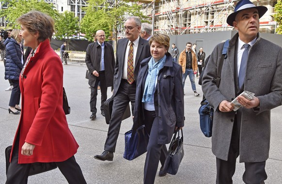 Der Bundesrat mit Simonetta Sommaruga, Guy Parmelin, Viola Amherd und Alain Berset, vlnr, vor dem Schweizerischen Landesmuseum in Zuerich am Mittwoch, 15. Mai 2019. Es ist das zehnte Jahr in Folge, in ...