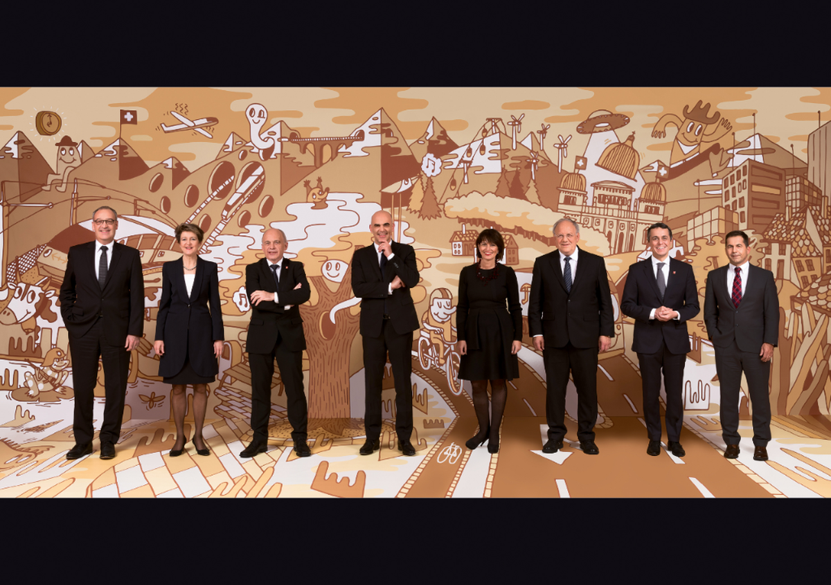Bundesratsfoto 2018
Der Gesamtbundesrat 2018 (von links nach rechts): Bundesrat Guy Parmelin, Bundesrätin Simonetta Sommaruga, Bundesrat Ueli Maurer (Vizepräsident), Bundespräsident Alain Berset, Bund ...