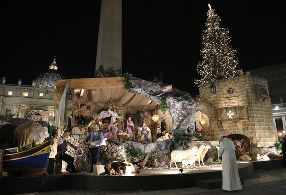 Pope Francis prays in front of a nativity scene in St. Peter&#039;s Square, after celebrating a new year&#039;s eve vespers Mass in St. Peter&#039;s Basilica at the Vatican, Saturday, Dec. 31, 2016. ( ...