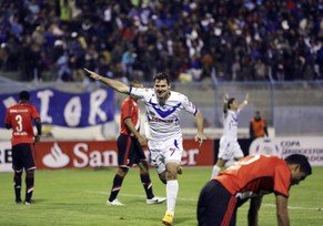 San Josés&nbsp;Angel Orué feiert sein 1:0 gegen River Plate.