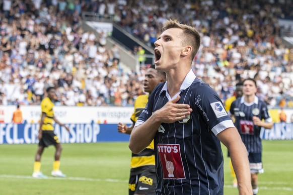 Jakub Kadak von Luzern feiert sein Penalty Tor zum 1:0 beim Super League Meisterschaftsspiel zwischen dem FC Luzern und dem BSC Young Boys vom Sonntag, 13. August 2023 in Luzern. (KEYSTONE/Urs Flueele ...