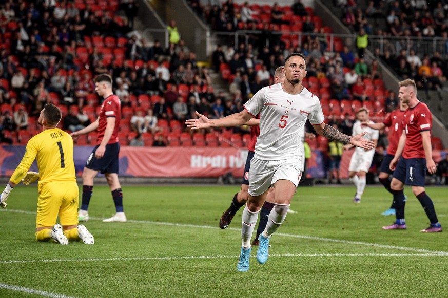 epa09992613 Noah Okafor (C) of Switzerland celebrates after scoring the 1-1 equalizer during the UEFA Nations League soccer match between the Czech Republic and Switzerland in Prague, Czech Republic,  ...