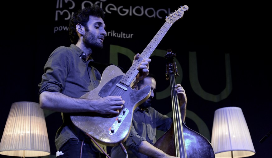 Julian Lage und Jorge Roeder bei musig im pflegidach, Muri