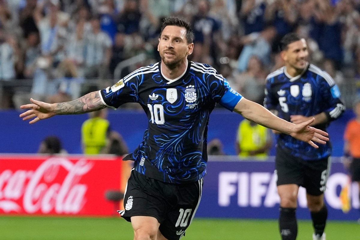 KEYPIX - Argentina's Lionel Messi (10) celebrates scoring his side's 3rd goal during the World Cup Group J soccer match between Jordan and Argentina in Arlington, Texas, near Dallas, Saturda ...