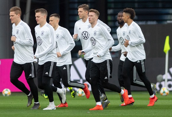 epa07448815 German national soccer team players (L-R) Marcel Halstenberg, Matthias Ginter, Maximilian Eggestein, Niklas Stark, Marco Reus, Antonio Ruediger and Thilo Kehrer attend a training session i ...