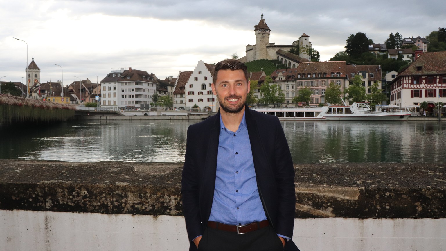 Gianluca Frontino hat das Trikot gegen Hemd und Mantel getauscht. Aus dem Fussballer wurde ein Versicherungsberater.