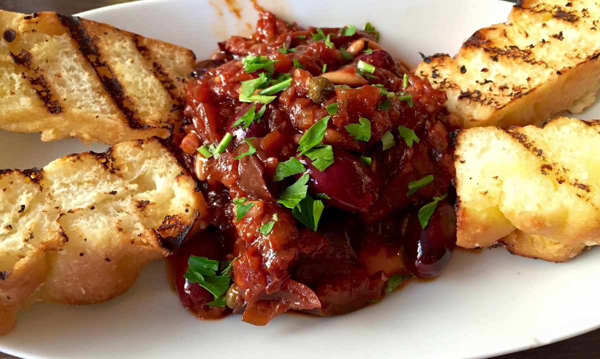 caponata aubergine focaccia sizilien italien italia essen food vegetarisch