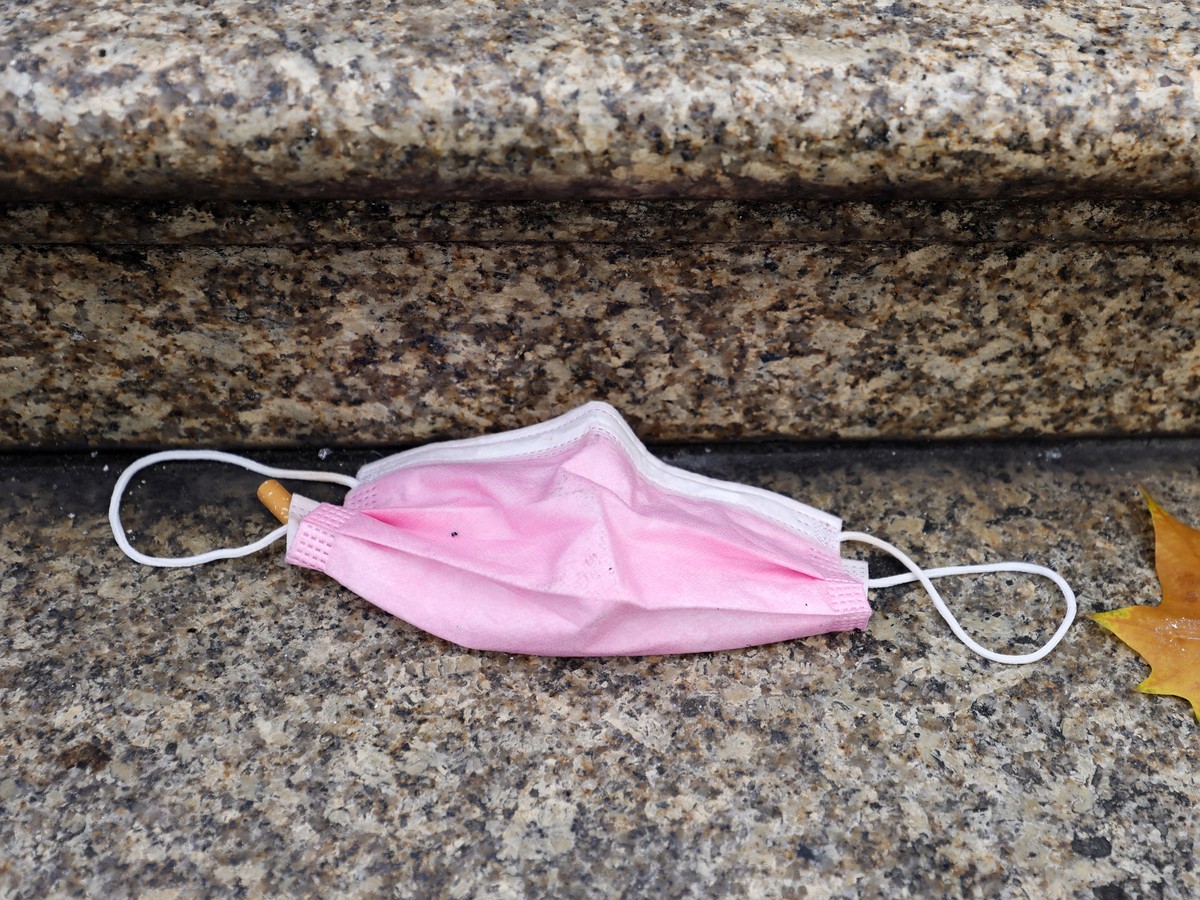 epa08788023 A protective face mask is on the floor at the Old Opera square in Frankfurt am Main, Germany, 31 October 2020. The State of Hesse's authorities imposed tightened coronavirus restricti ...