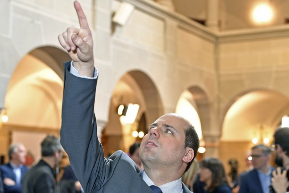 Maro Tuena (Praesident SVP Stadt Zuerich )verfolgt die Wahlen im Zurcher Stadthaus am Sonntag, 4. Maerz 2018. (KEYSTONE/Walter Bieri)