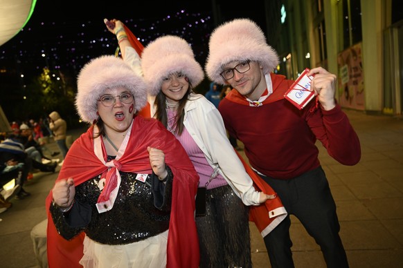epa11334272 Swiss fans celebrate outside the Malm� Arena after the Eurovision Song Contest (ESC) at the Malmo Arena, in Malmo, Sweden, 11 May 2024. Nemo representing Switzerland with the song &#039;Th ...
