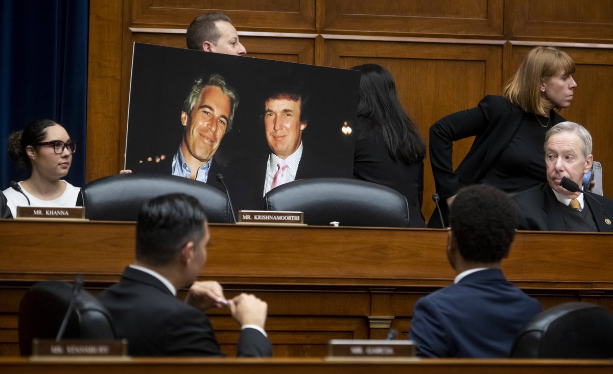 January 10, 2024, Washington, District Of Columbia, USA: United States Representative Jared Moskowitz Democrat of Florida holds a photo board featuring a photo of Jeffrey Epstein and Donald Trump, dur ...