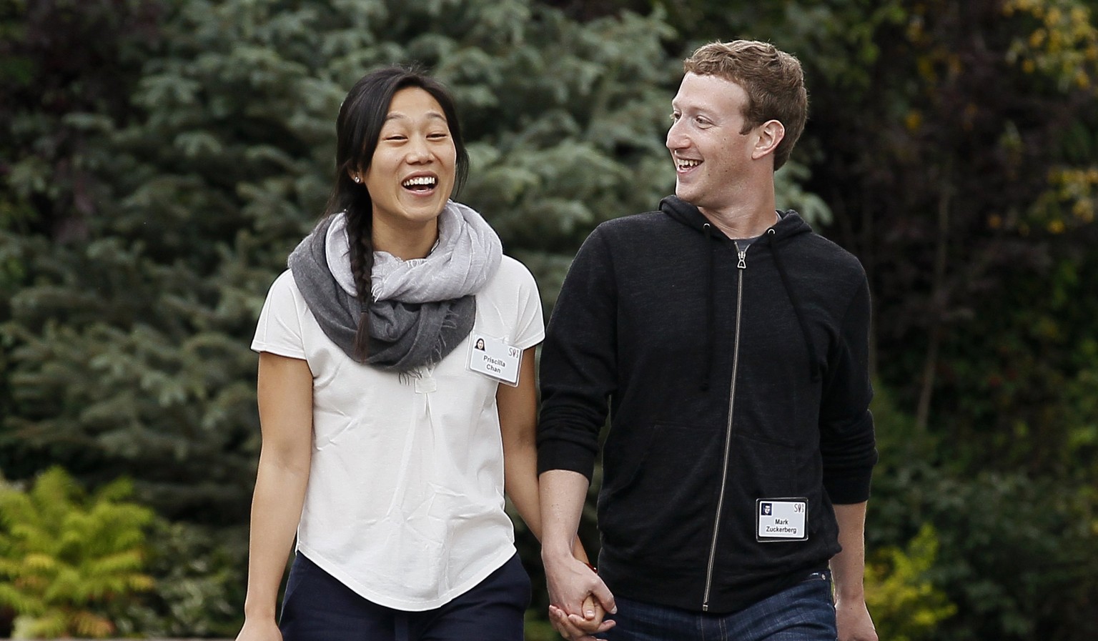Der hat gut lachen. Mark Zuckerberg mit seiner Frau Priscilla Chan.
