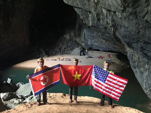 epa07397773 Tourists hold national flags of North Korea, Vietnam and the US as they pose for a photo in the world&#039;s biggest cave in Vietnam, Son Doong, at Phong Nha-Ke Bang national park, in the  ...