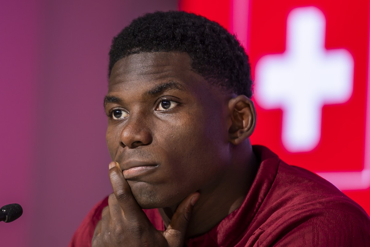 epa12526307 Switzerland's forward Breel Embolo attends a press conference at the Stade de Geneve stadium, in Geneva, Switzerland, 14 November 2025. Switzerland is preparing for the FIFA World Cup ...