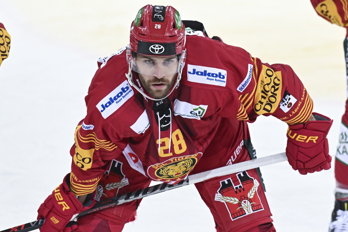 Tigers Alexandre Grenier waehrend dem Eishockey Meisterschaftsspiel der National League zwischen den SCL Tigers und den ZSC Lions, am Freitag, 16. September 2022, in der Ilfishalle in Langnau. (KEYSTO ...
