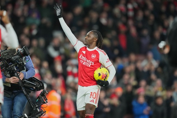 Arsenal&#039;s Eberechi Eze walks off the pitch after a Premier League soccer match between Arsenal and Tottenham in London, Sunday, Nov. 23, 2025. (AP Photo/Frank Augstein)
Britain Premier League Soc ...