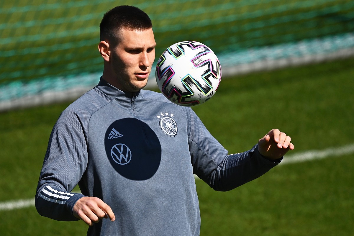 epa09572374 (FILE) - Germany's Niklas Suele performs during his team's training session in Seefeld, Austria, 30 May 2021 (re-issued on 09 November 2021). Five players of the German national  ...
