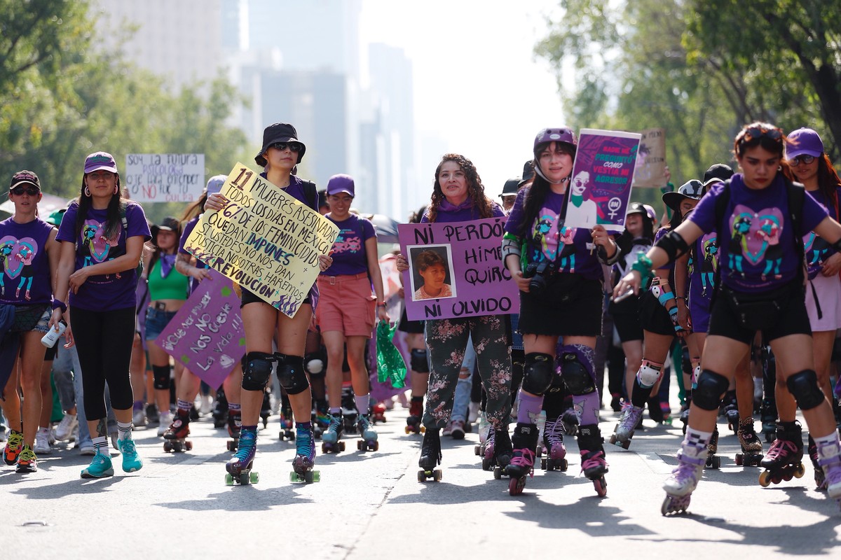 epa11208313 Women participate in a march on the occasion of International Women's Day in Mexico City, Mexico, 08 March 2024. Tens of thousands of women marched through the streets of Mexico City  ...