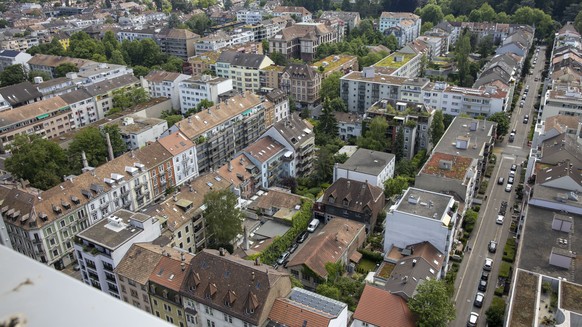 Blick aus einer Wohnung im 21. Stock des neuen SBB Gebaeudes fotografiert anlaesslich der Begehung des neuen SBB Gebaeudes am Meret Oppenheimer Platz beim Bahnhof SBB, Basel am Freitag, 7. Juni 2019.  ...