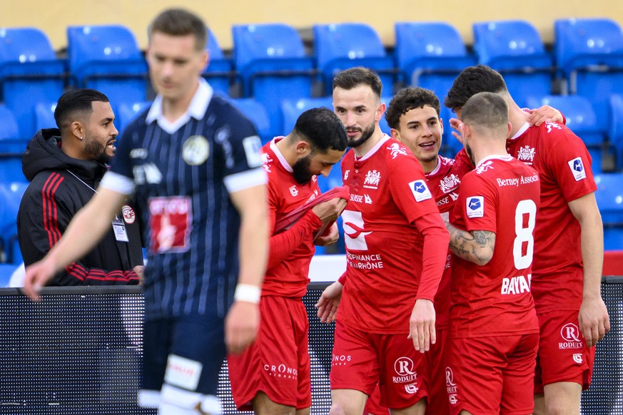 Le milieu du SLO Ismael Gharbi, troisieme depuius la droite, celebre son but du 1 - 0 lors de la rencontre de football de Super League entre le FC Stade Lausanne Ouchy, SLO, et le FC Luzern, FCL, ce d ...