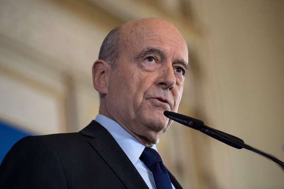 epa05832582 Former French Prime Minister and Mayor of Bordeaux Alain Juppe (C) delivers a speech during a press conference in Bordeaux, France, 06 March 2017. According to media reports, Juppe stated  ...